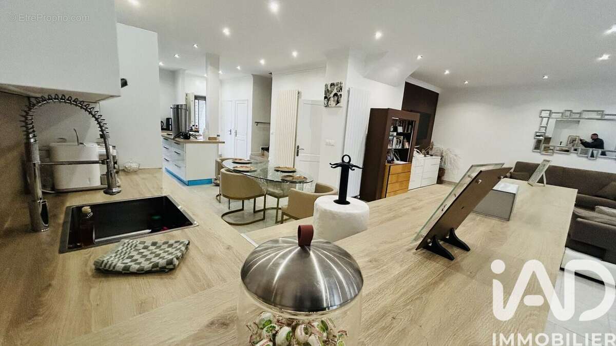 Photo 2 - Maison à LES LILAS