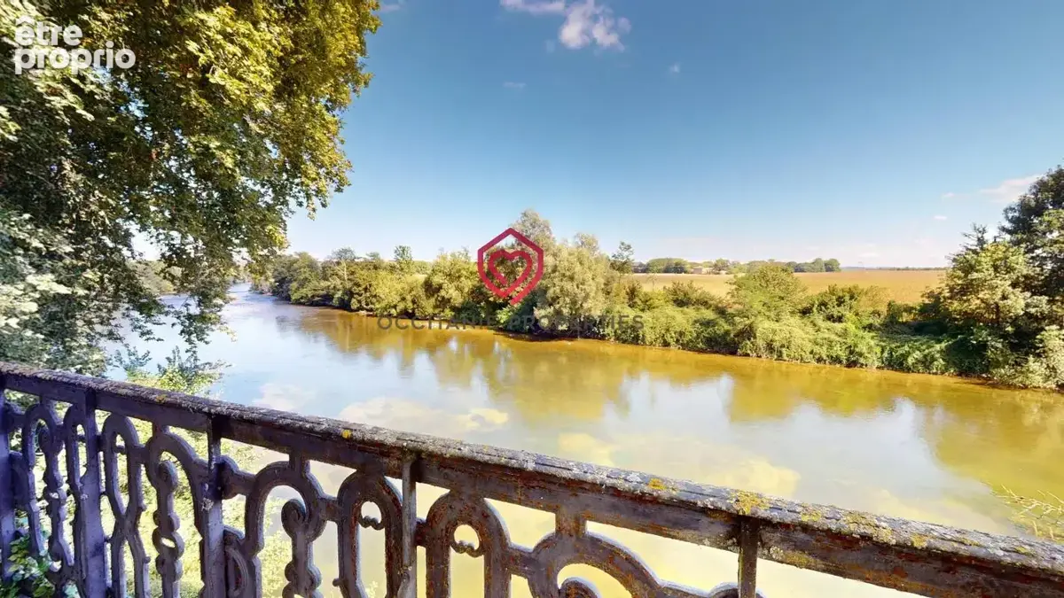 Manoir en bordure de rivière avec parc et dépendances - photo 12