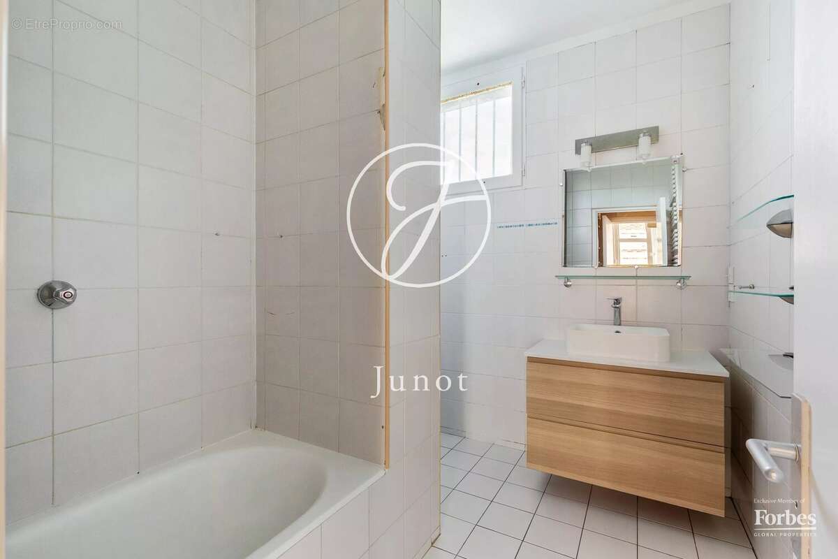 Appartement à PARIS-14E