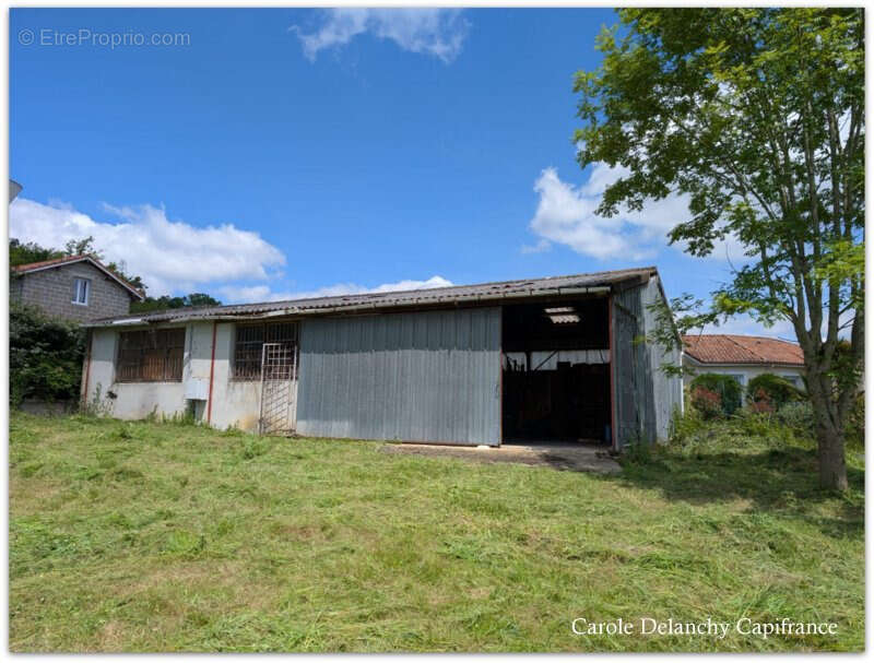 Hangar à aménager en habitation – 150 m² – Terrain 1192 m² – Proche Chemin de Compostelle - photo 5