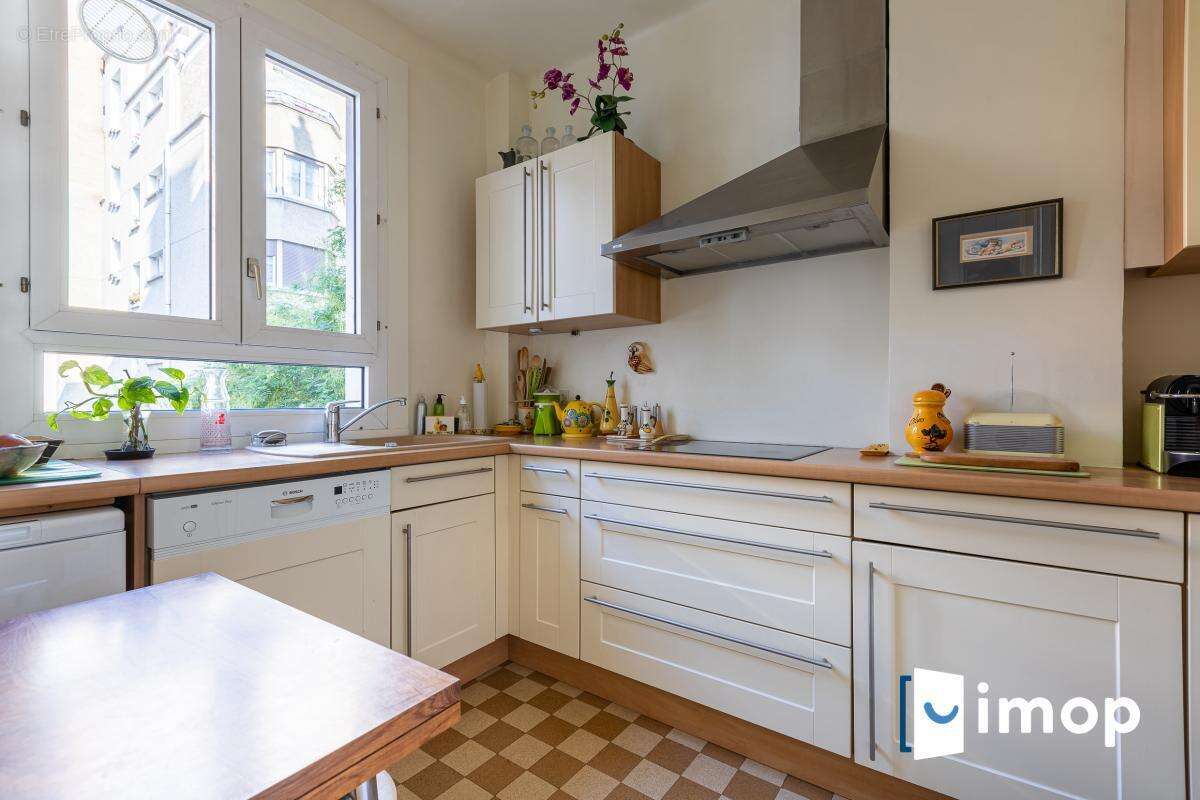 Appartement à PARIS-14E