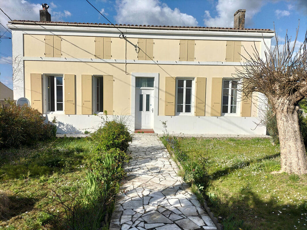 Maison à TONNAY-CHARENTE