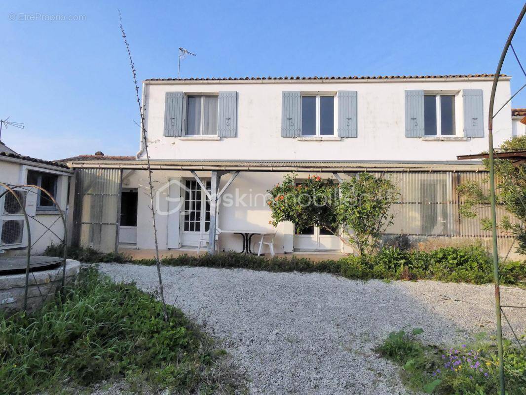 Maison à MARENNES