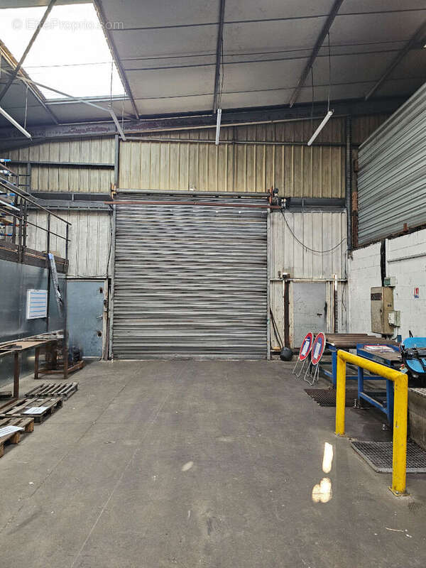 Commerce à MAZIERES-EN-MAUGES