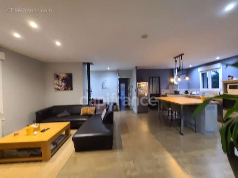 Maison à BUSSAC-SUR-CHARENTE