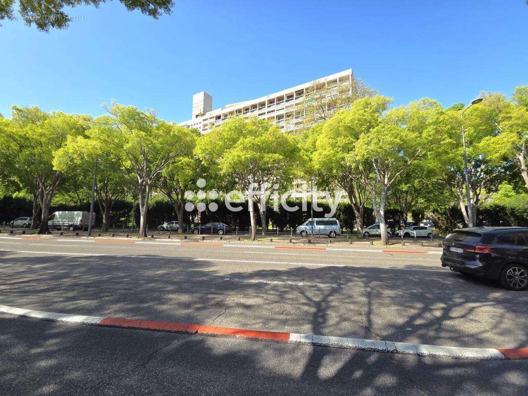 Parking à MARSEILLE-9E