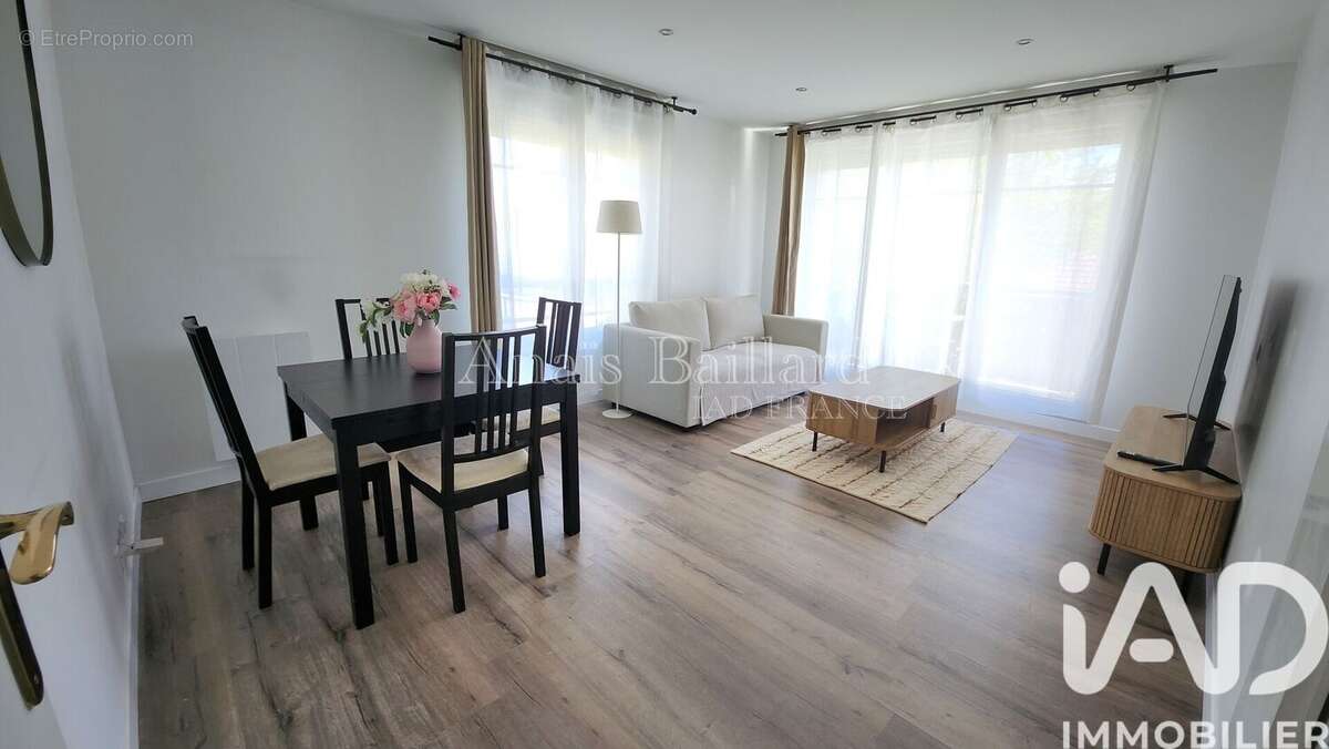 Photo 1 - Appartement à MOISSY-CRAMAYEL