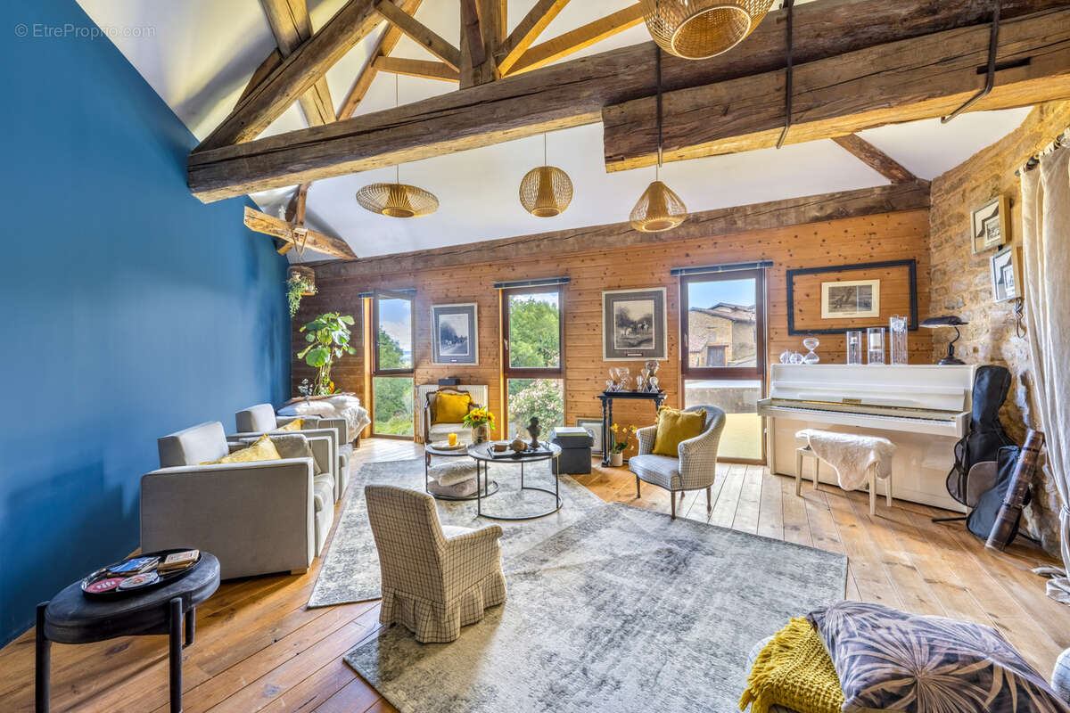 BEAUJOLAIS PIERRES DOREES, MAISON DE 233 M2 HAB, 3 chambres, bureau, terrain clos, Vue - photo 3