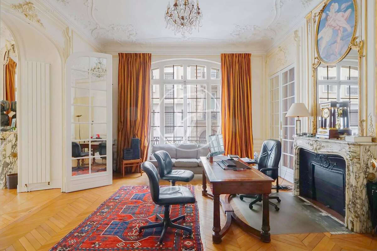 Appartement à PARIS-16E
