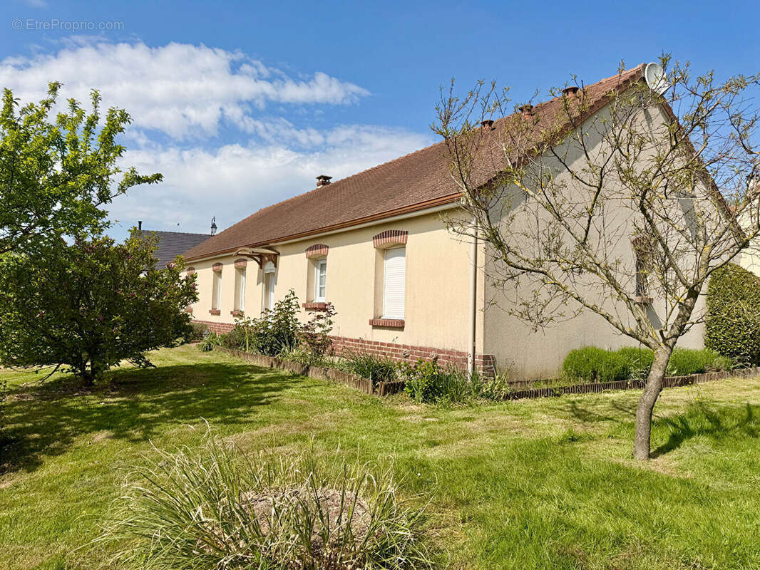 Maison à HETOMESNIL