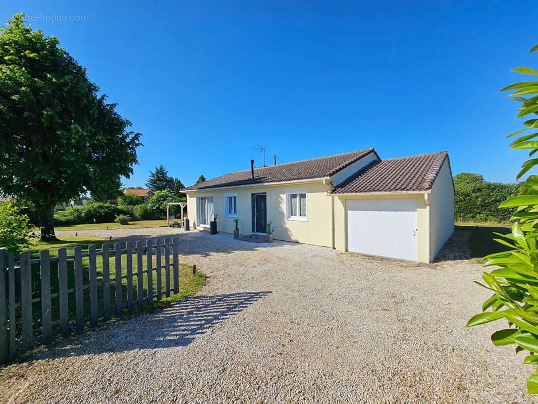 Maison à SAINT-PIERRE-D'EXIDEUIL