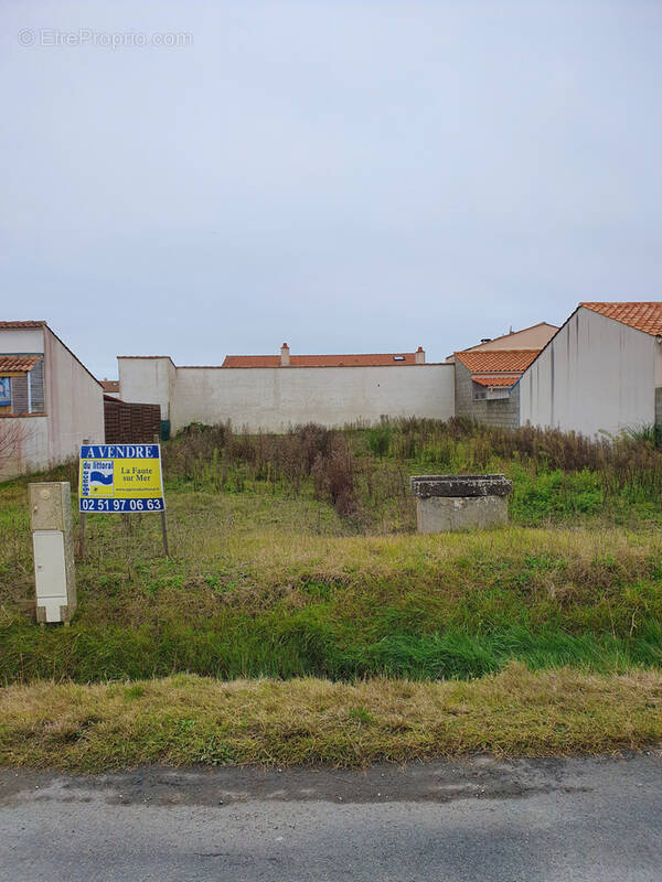 Terrain à L&#039;AIGUILLON-SUR-MER