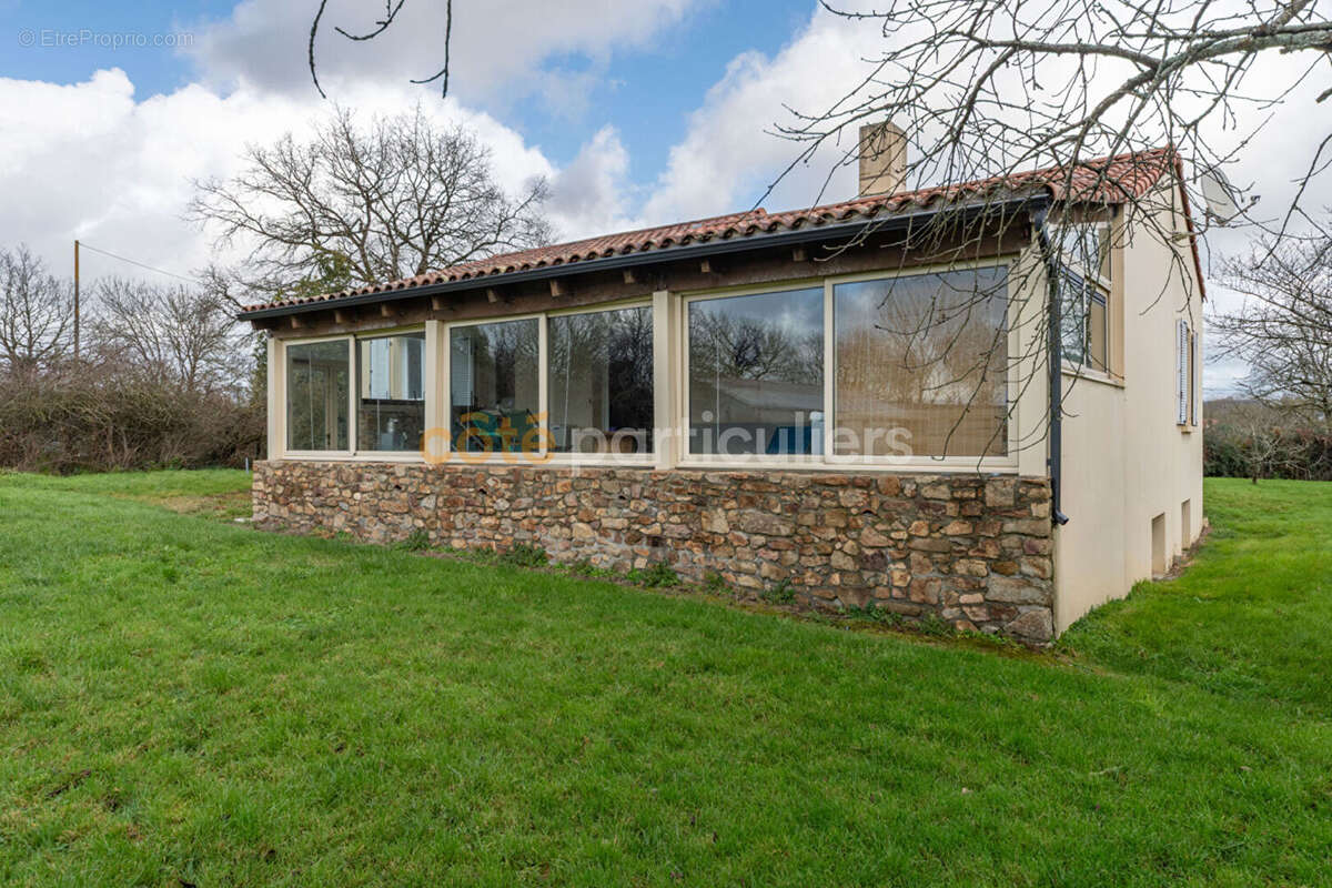 SOUS OFFRE -- Maison familiale 150m² -- Aubigny les Clouzeaux -- 5 chambres --- jardin paysager -- véranda avec spa - photo 12