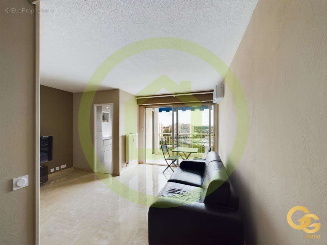 Appartement à MANDELIEU-LA-NAPOULE