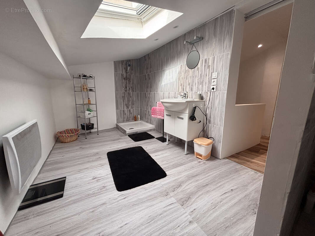 Maison à SAINT-LAURENT-DE-LA-SALANQUE