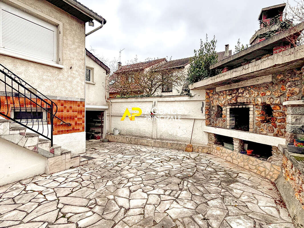 Maison à SARTROUVILLE