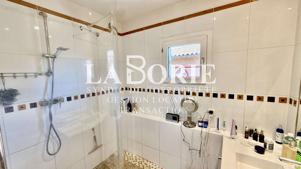 Appartement à VILLENEUVE-LES-AVIGNON