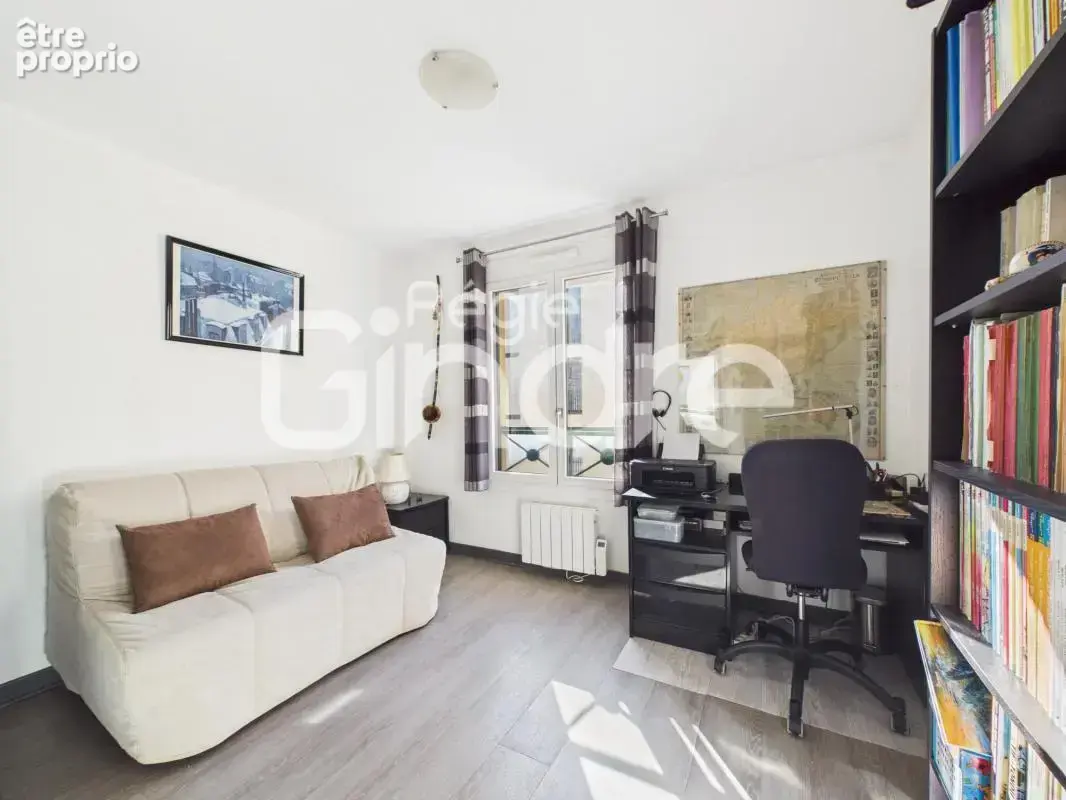 Vente - Appartement - 3 pièces + cuisine - 72 m² - 350 000 € - - photo 4