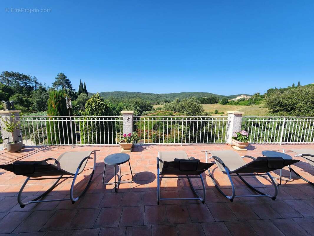 Superbe Villa de Campagne Alliant Luxe Moderne et un Magnifique Terrain - photo 25
