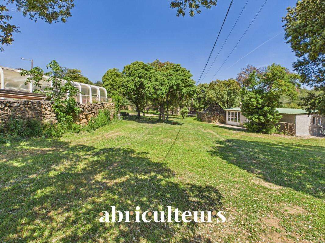 Maison en pierre de 254 m² en vente à Grans (13250) - photo 4