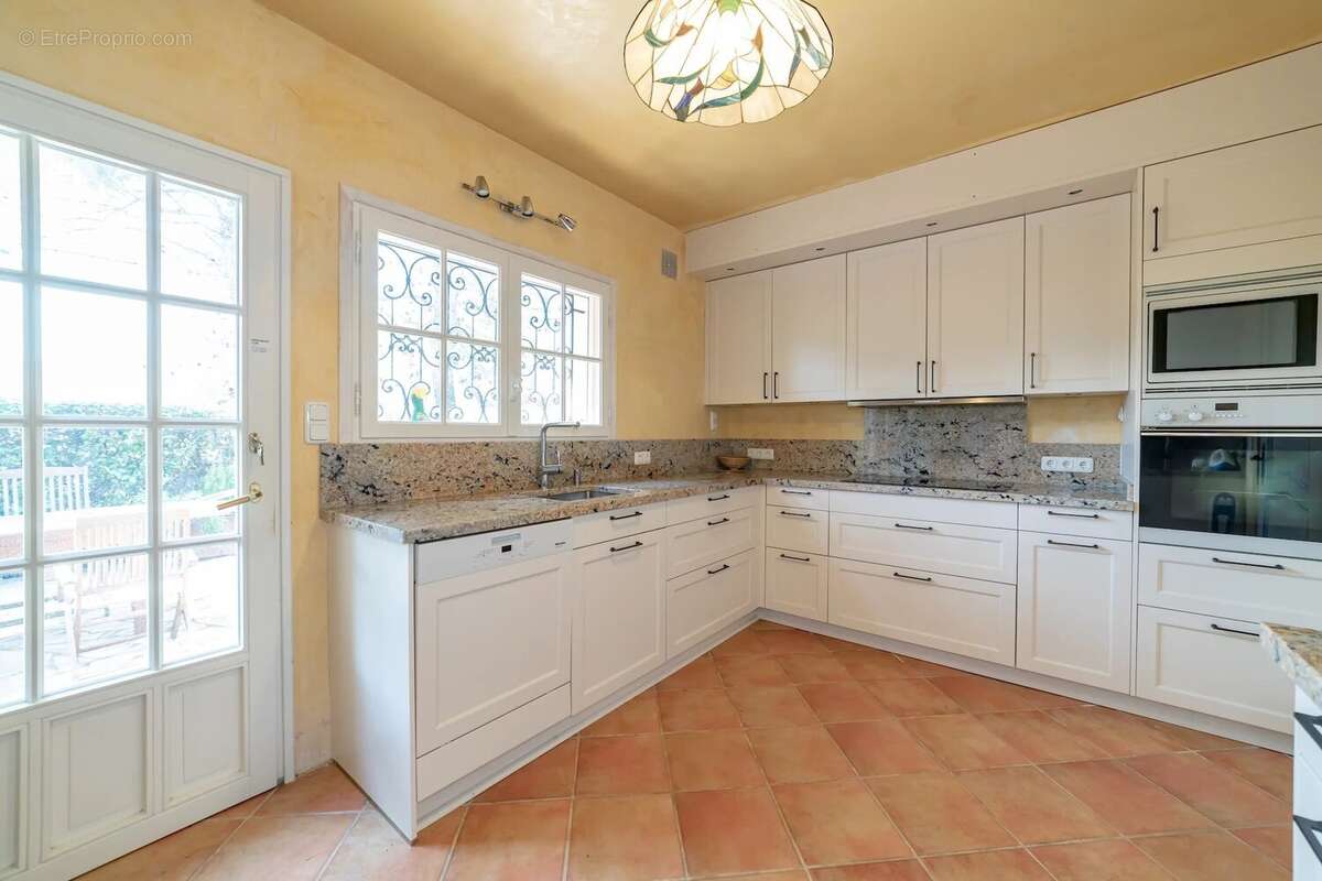 Maison à ROQUEFORT-LES-PINS