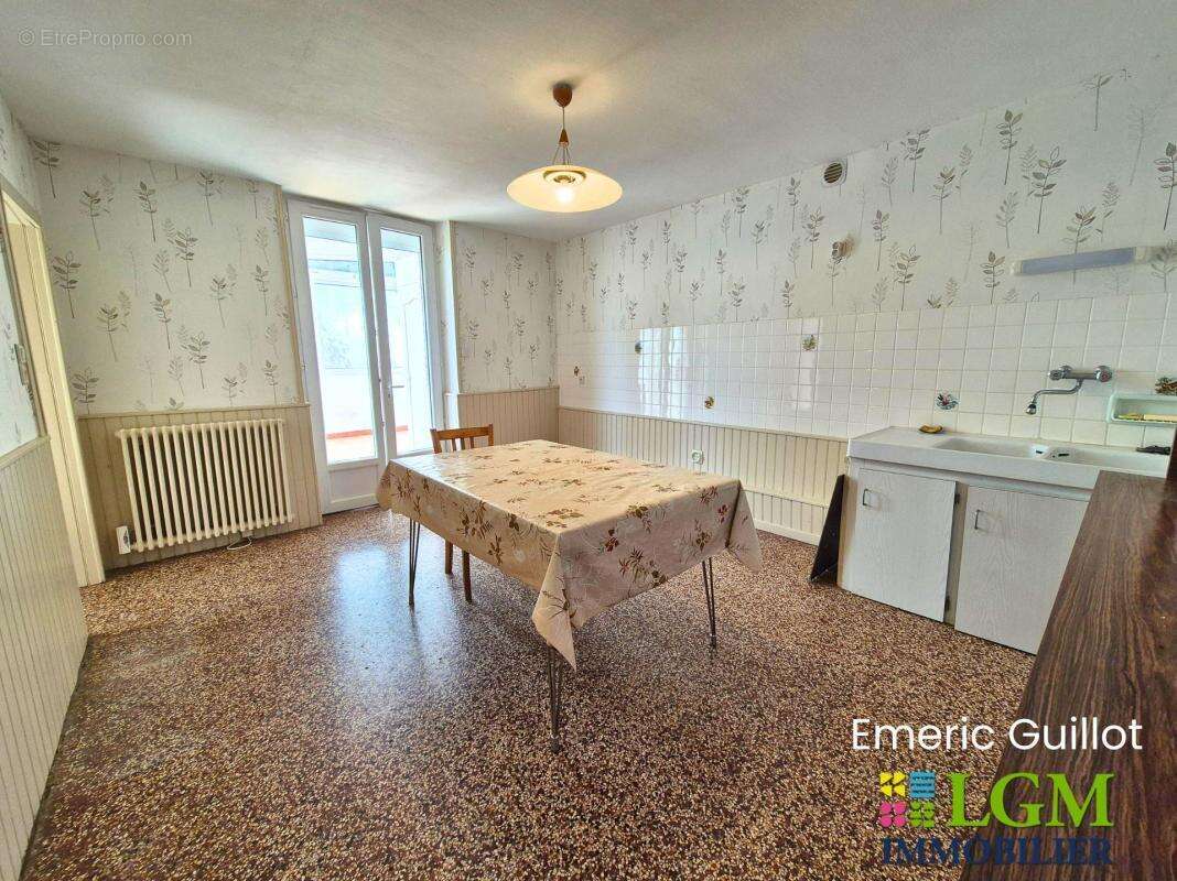 Maison de bourg de 120 m² – 3 chambres – Véranda – Atelier – Marolles (41330) - photo 7