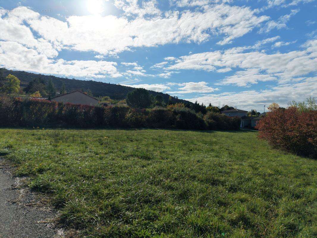Terrain à VILLENEUVE-DE-BERG