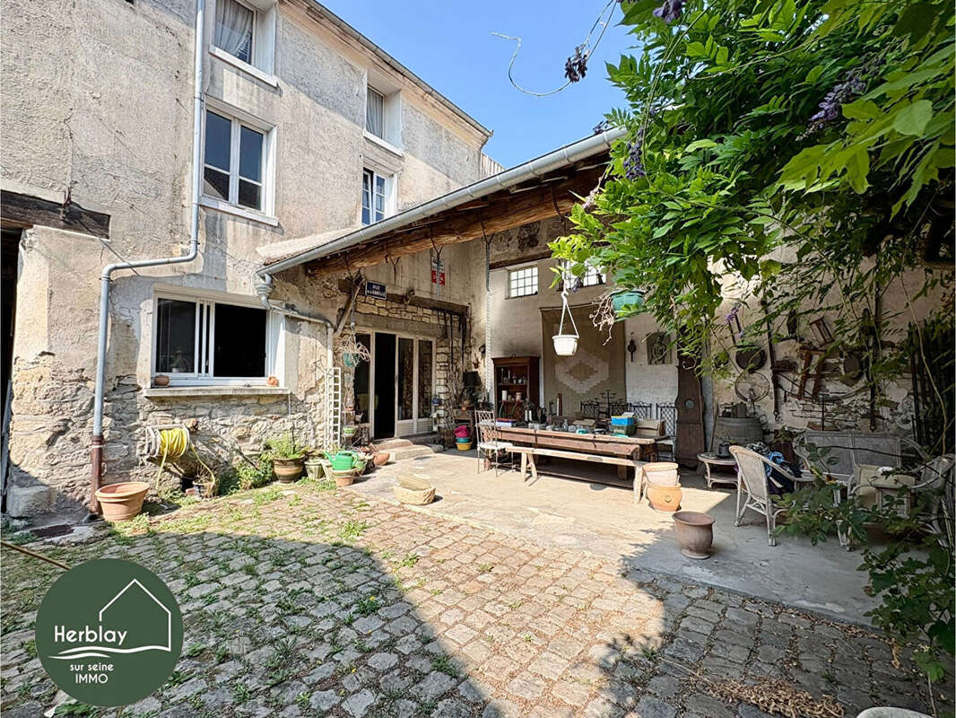 Corps de ferme de caractère au coeur d'Herblay-sur-Seine - photo 2