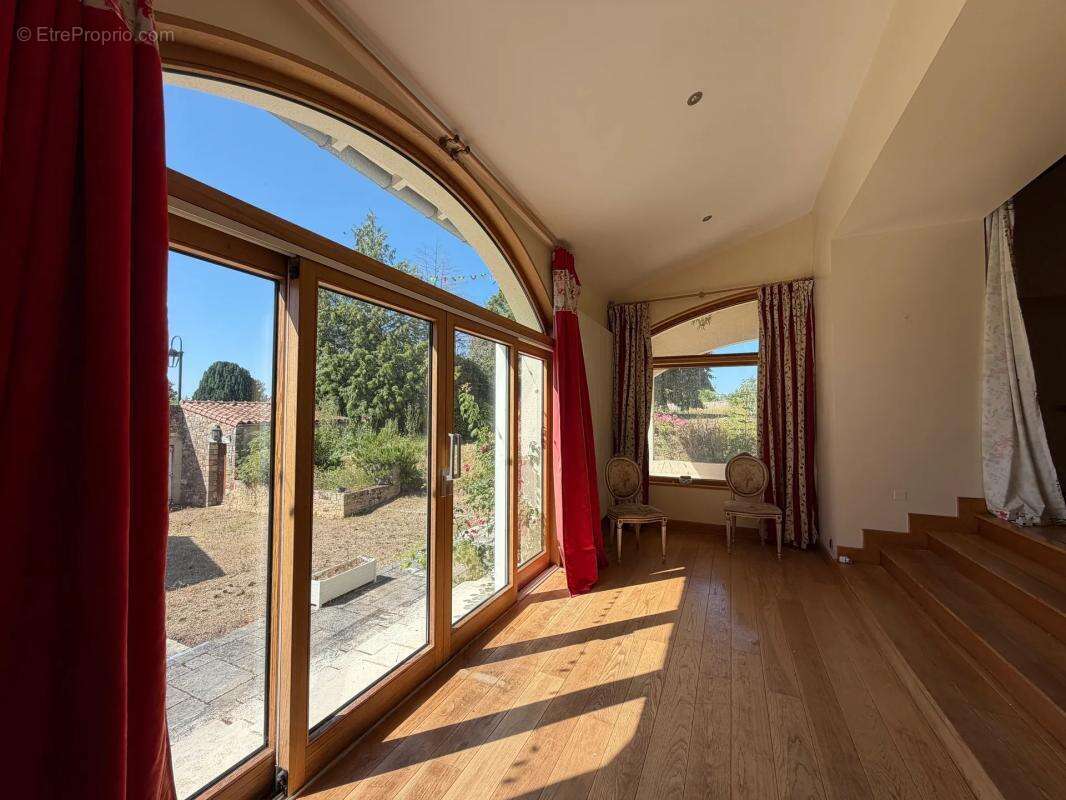 Maison de 10 pièces de 345.72 m² à Montravers - photo 5