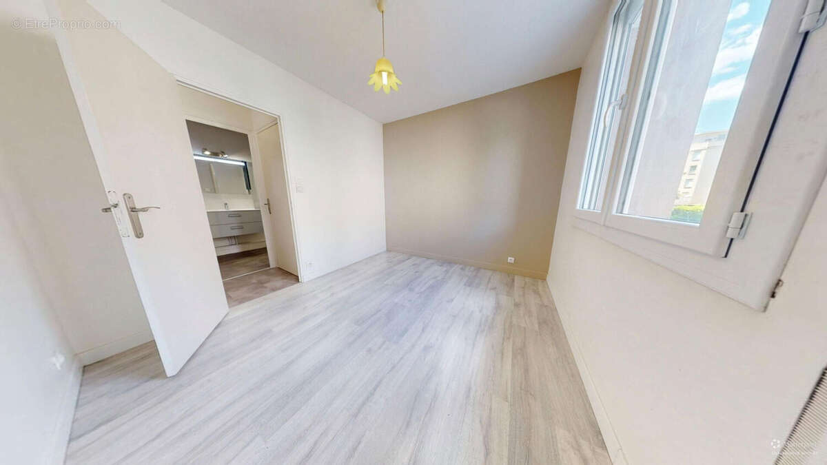 Appartement à SAINT-MARTIN-D'HERES