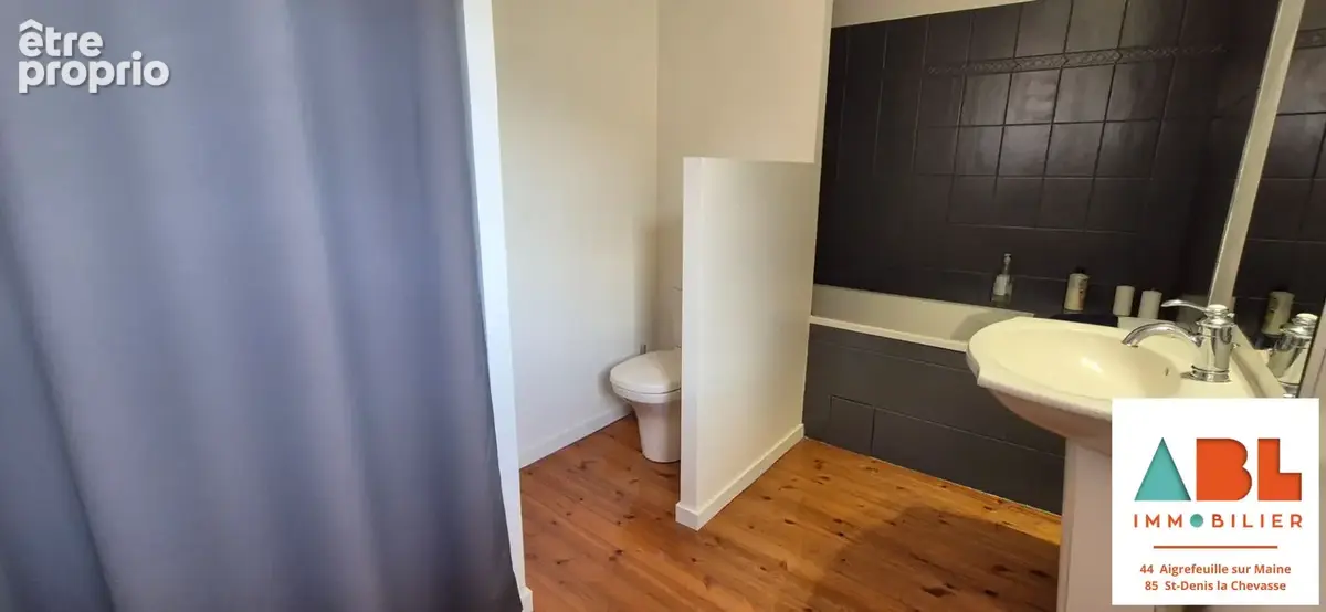 Maison de caractère  98 m² - 3 chambres - Centre de Saint-Denis-la-Chevasse - photo 9