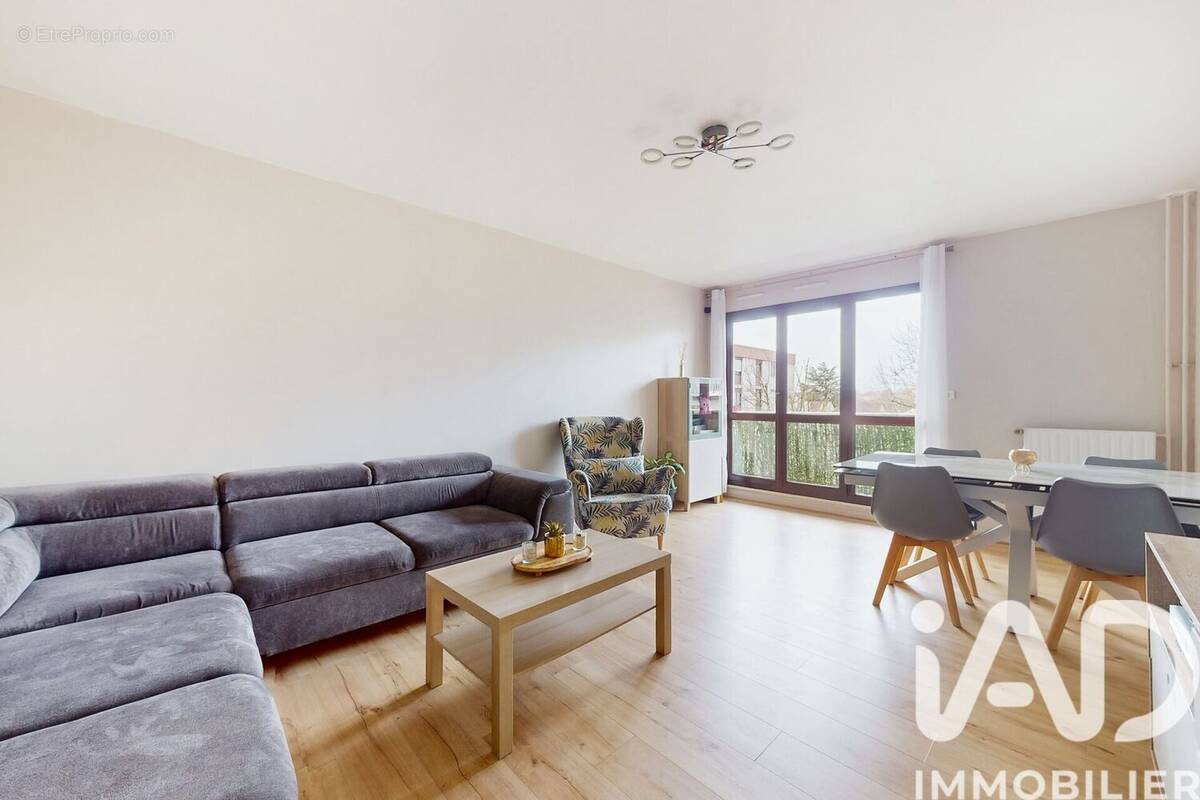 Photo 1 - Appartement à VAUJOURS