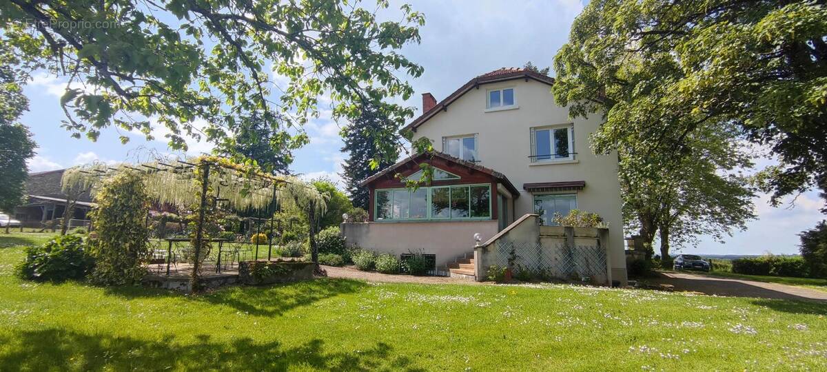 Maison à SAINTE-MARIE-DE-VAUX