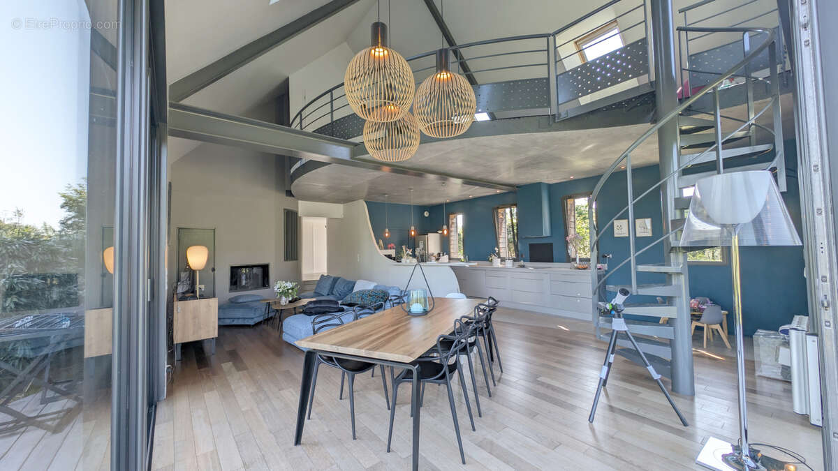 Maison à SAINT-QUENTIN-EN-TOURMONT