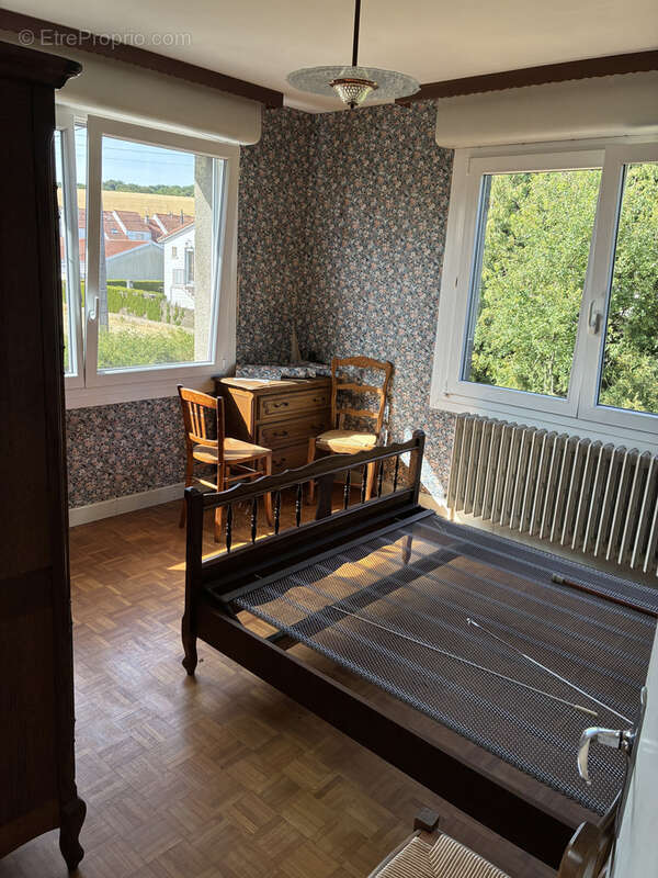 Pavillon à rénover entièrement, élevé sur sous-sol complet - photo 24