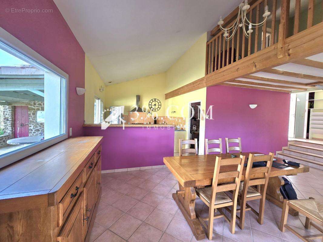 Maison à CHARMES-SUR-RHONE