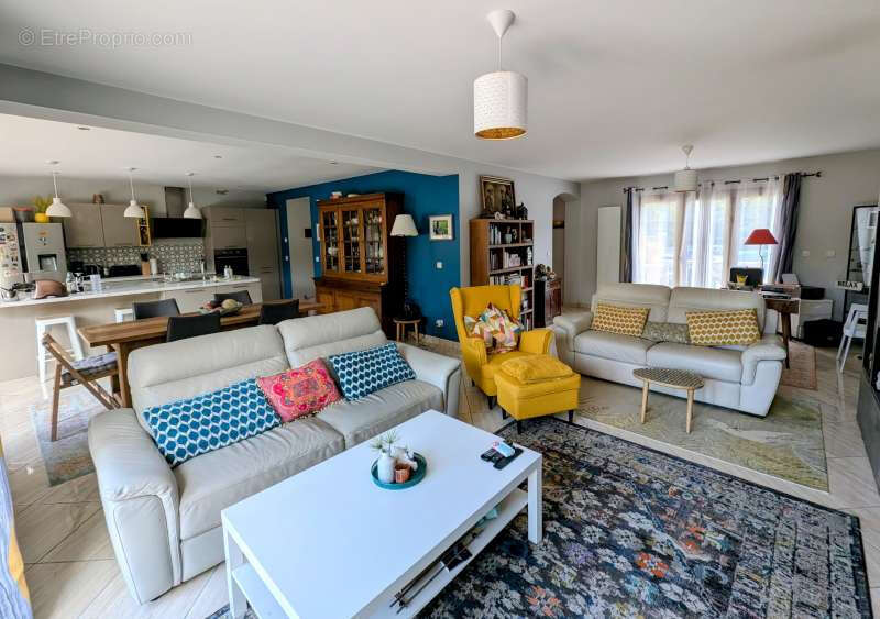 Maison à LA QUEUE-LES-YVELINES