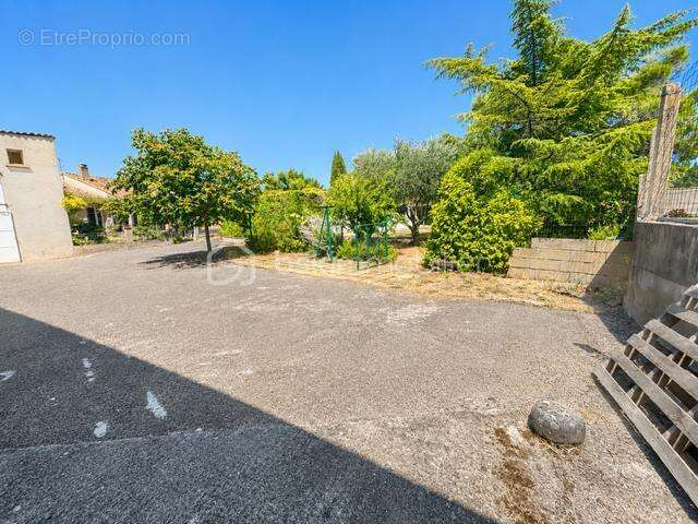 Maison de village - garage - hangars - cave - jardin - piscine - photo 12