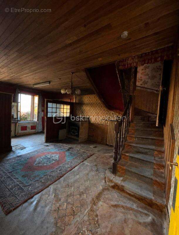 À vendre – Maison en pierre d’environ 120m2 à rénover entièrement - photo 2
