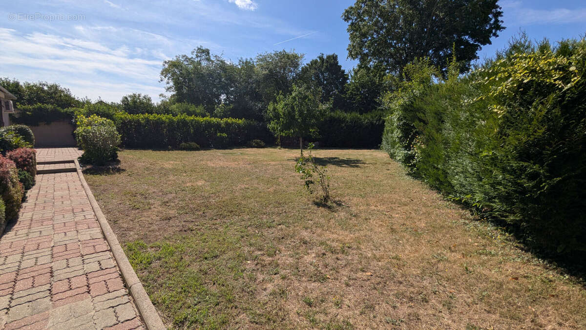 Maison de plain-pied 128 m² avec jardin à Val-de-Reuil 4 chambres - photo 13