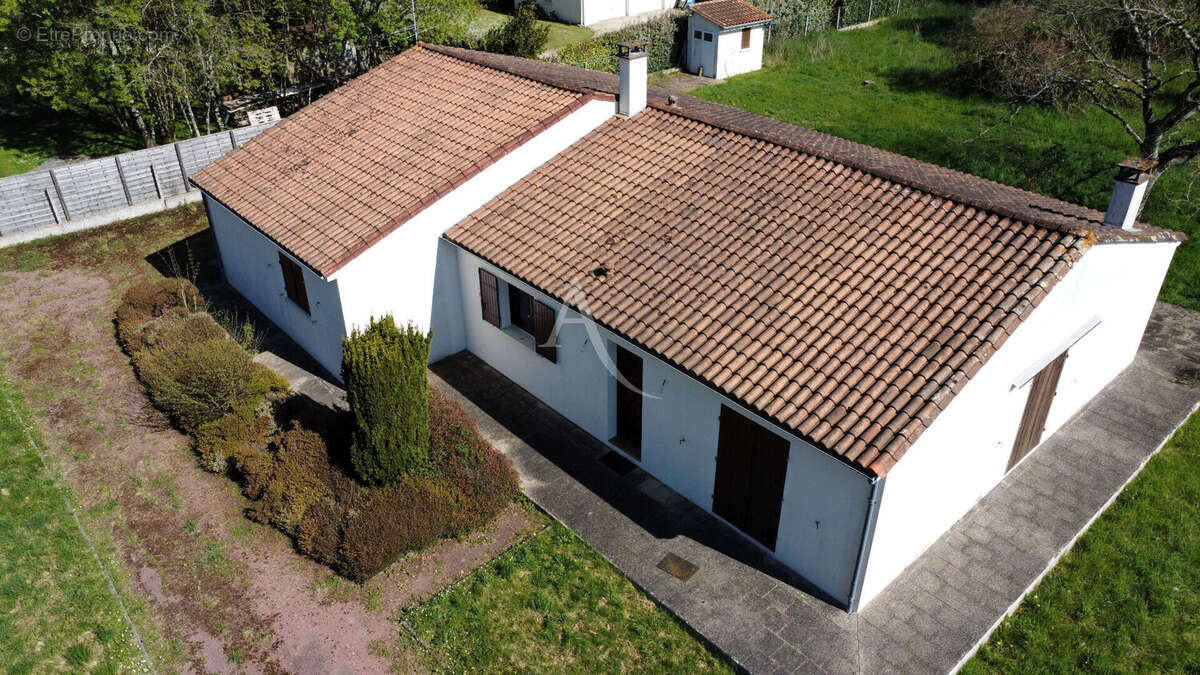 Maison à FONTCOUVERTE