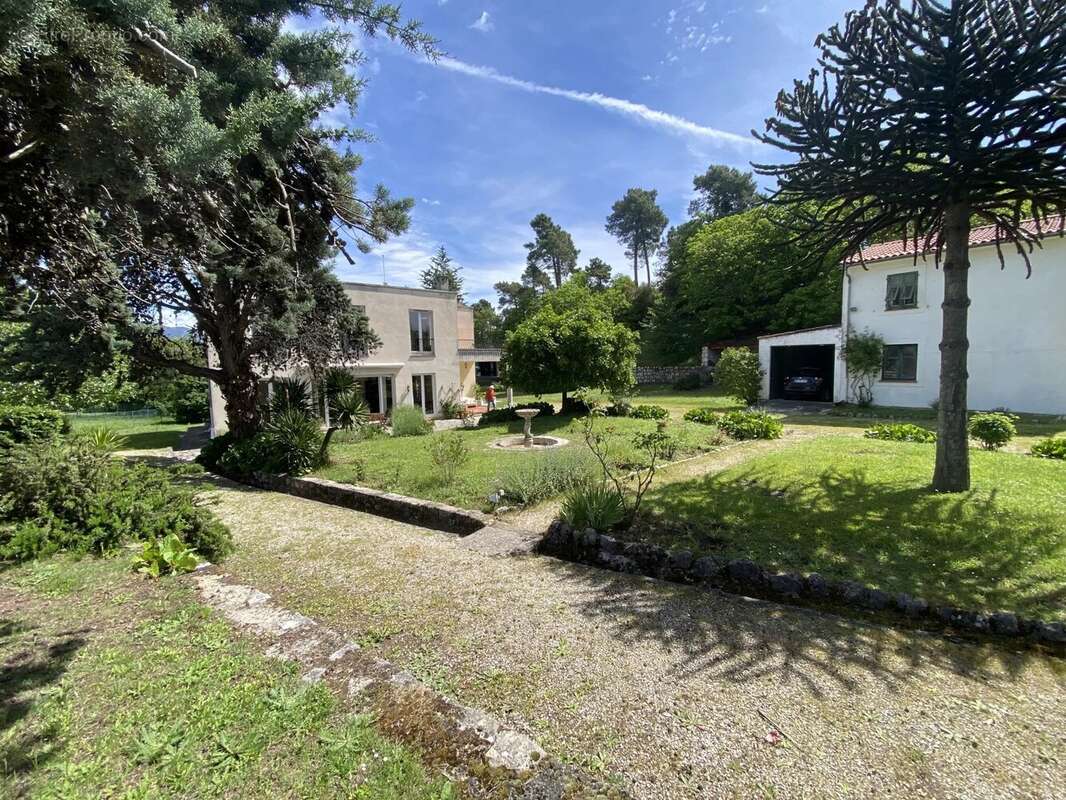 Maison à BERRE-LES-ALPES
