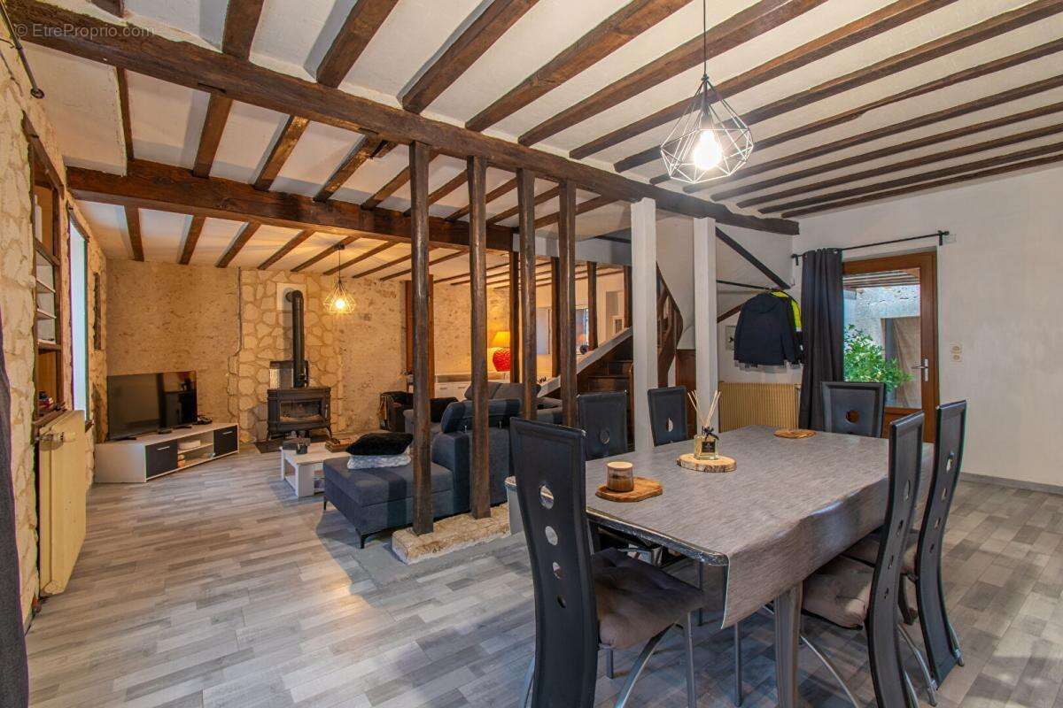 Maison à SAINT-GEORGES-SUR-LA-PREE