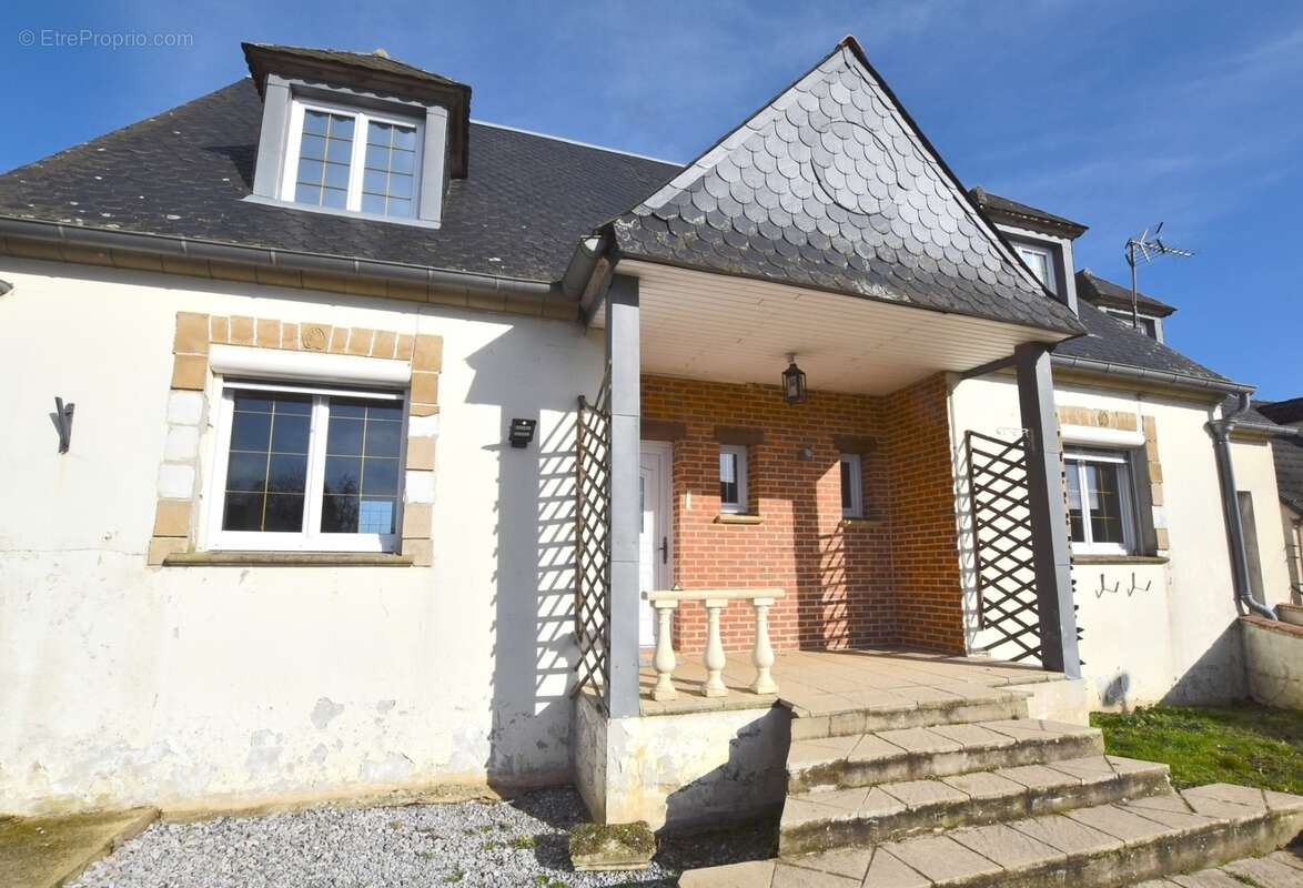 Pavillon familial 168 m² - 5 chambres - Terrain 910 m² - Calme de la campagne à 10 min de Guise (Wiège-Faty) - photo 12