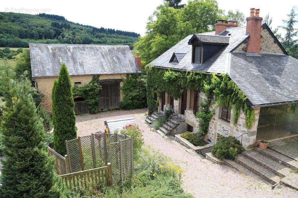 Maison à CUSSY-EN-MORVAN