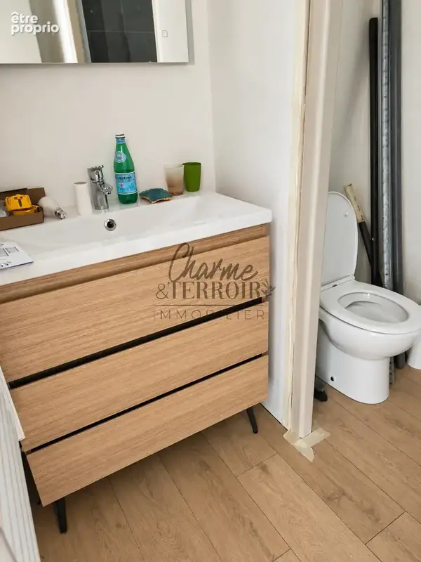 UZES Appartement dans résidence sécurisée avec piscine - photo 8