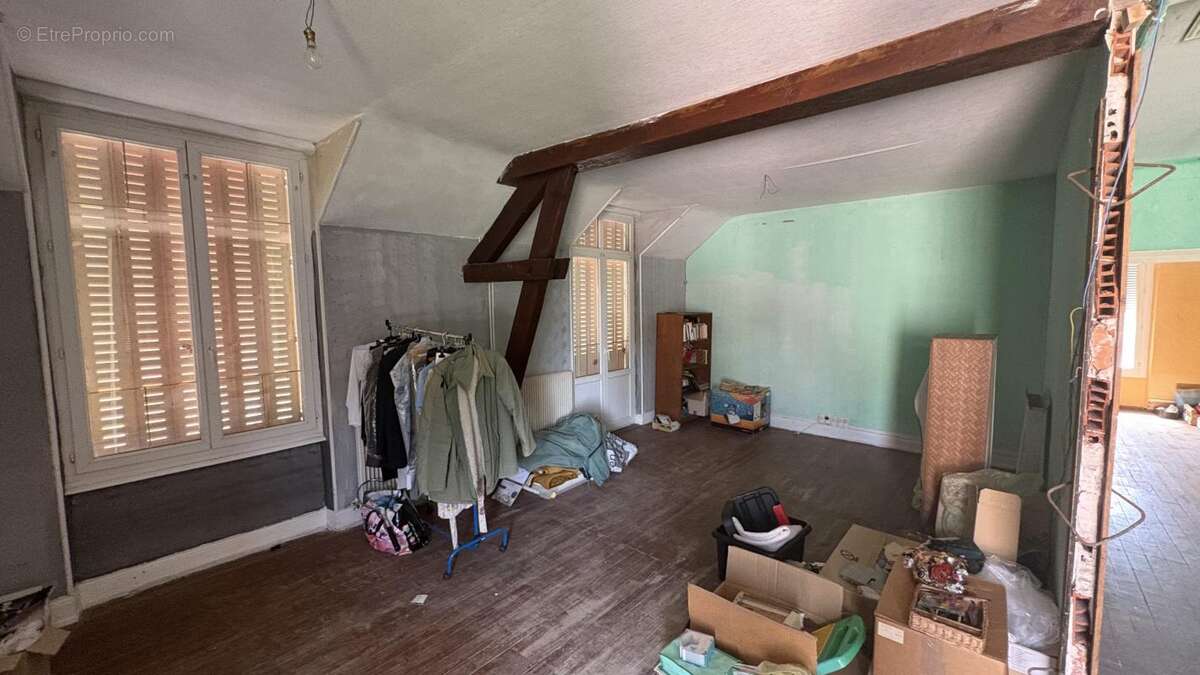Opportunité à Saisir à Commentry (03) : Immeuble Mixte - Local Commercial + Habitation à l'Étage - photo 10