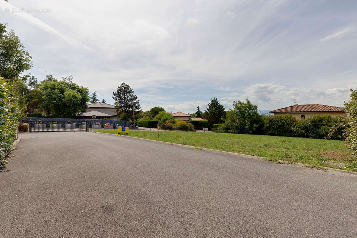 Terrain constructible à Messery de 859 m² - photo 8