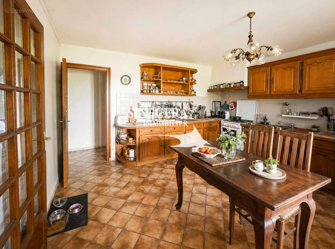 Maison 225 m² à Saint-Privat-Des-Pres  - photo 5