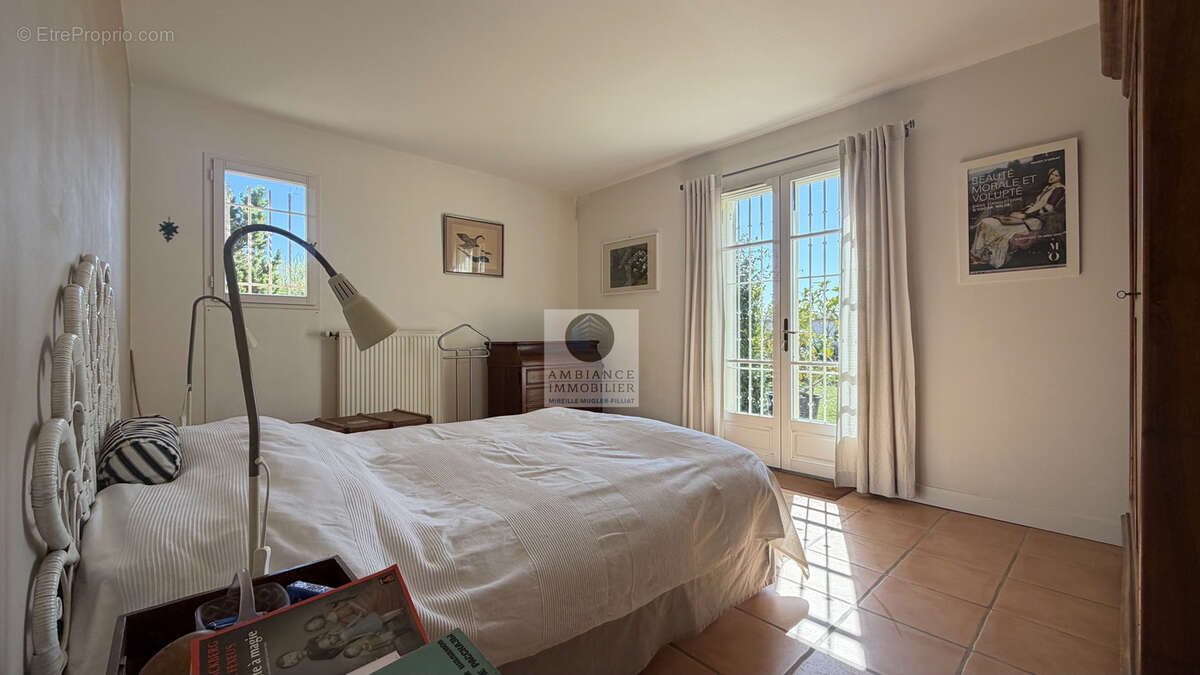 Maison à MONTELEGER